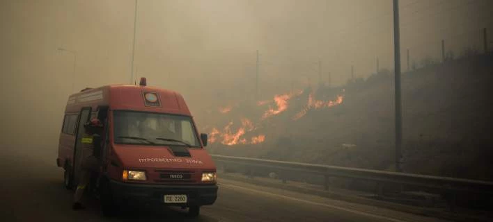 Χωρίς πρωινά δρομολόγια ο προαστιακός Αθήνα-Κιάτο λόγω της φωτιάς στην Κινέτα